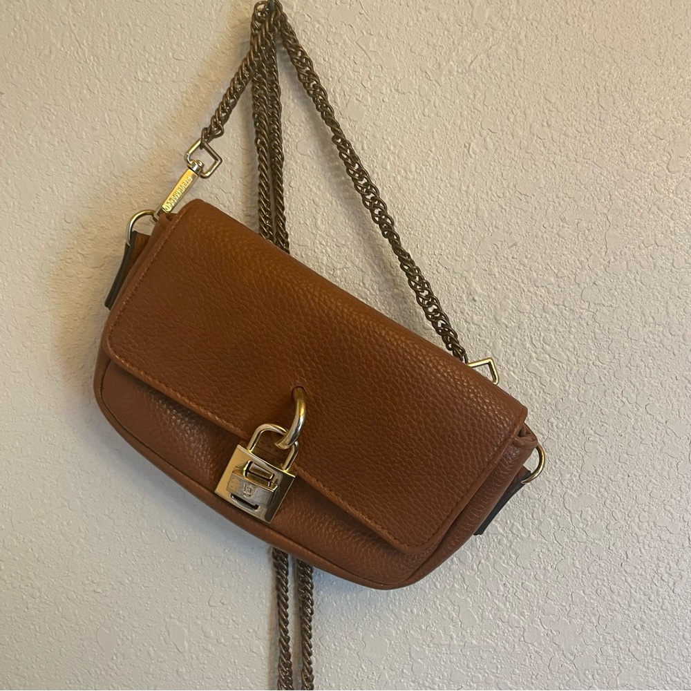 Steve Madden cute leather tan crossbody padlock purse with‎ chain strap
